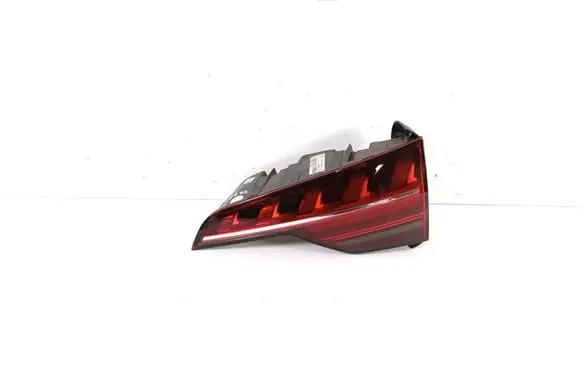 Tailgate rear/tail lights