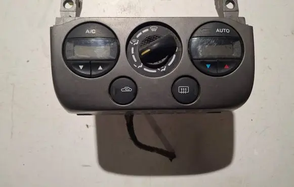 Nissan Primera Climate control unit 275109F600