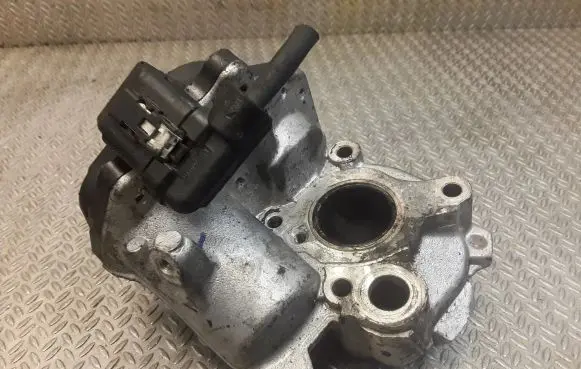 Mercedes-Benz A W176 EGR valve 6511400360 A6511400360