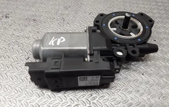Hyundai Sonata Front door window regulator motor 400897C