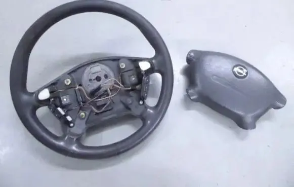 Opel Omega B1 Steering wheel