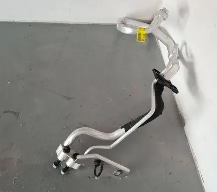 Jeep Grand Cherokee Air conditioning (A/C) pipe/hose 68217214AD