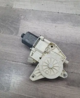 Mercedes-Benz E W212 Front door window regulator motor A2048200142 971219100
