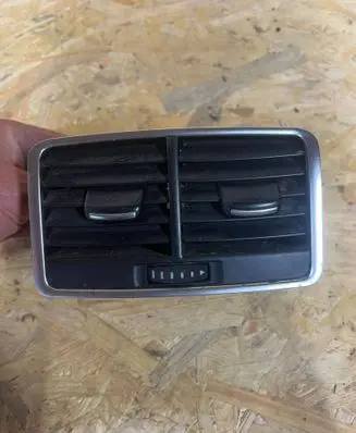 Audi A6 S6 C6 4F Rear air vent grill 4F0819203C