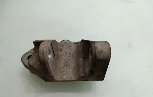 Renault Koleos I Engine mounting bracket 11332JY00B