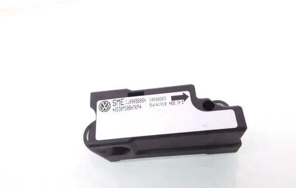 Volkswagen PASSAT B5 Airbag deployment crash/impact sensor 1J0909606N 5WK41910