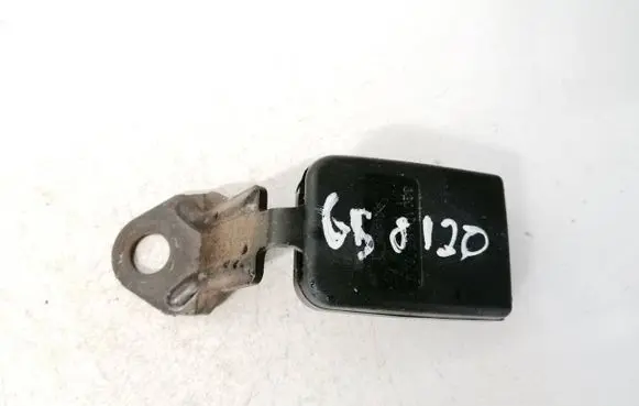 Middle seatbelt buckle (rear)