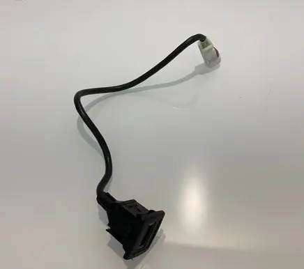 Mercedes-Benz C W204 USB socket connector A1728200515 1728200515