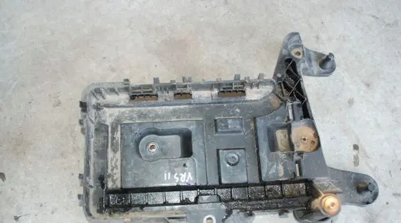 Skoda Octavia Mk2 (1Z) Battery tray 1K0915333