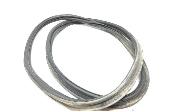Peugeot 208 II Trunk rubber seal (body) 