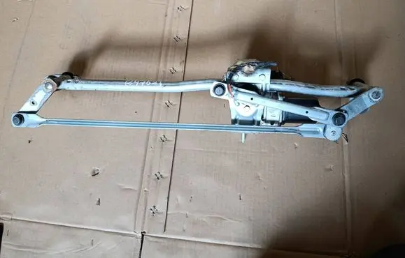 Volkswagen Tiguan Front wiper linkage and motor 5N1955023D