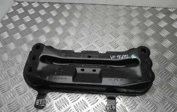 Mercedes-Benz E W212 Engine mounting bracket A2122404102 VD15892