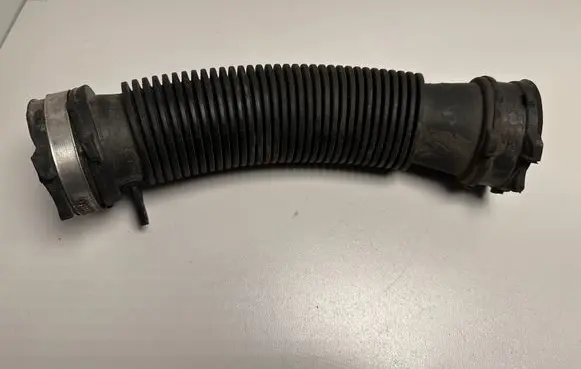 Renault Megane III Air intake duct part