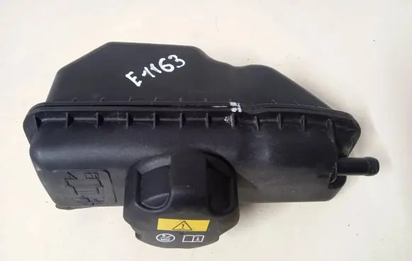 BMW M4 F82 F83 Coolant expansion tank/reservoir 2284601