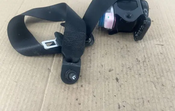 Mercedes-Benz B W246 W242 Front seatbelt 3063559 0589P1000220 071DG9M23W