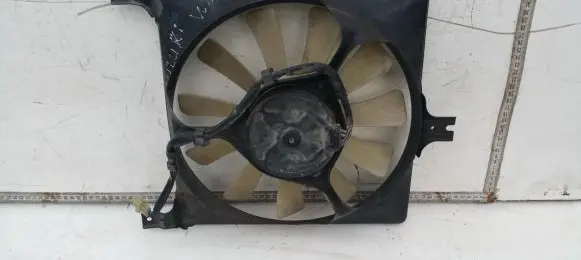 Radiator cooling fan shroud