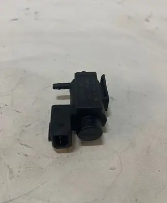 BMW 5 E39 Turbo solenoid valve 1742712 03T251 72234100