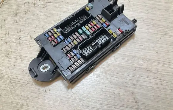 Volvo XC90 Fuse module 31682732 K067R