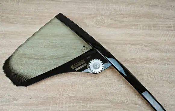 BMW 8 G16 Rear door window glass 7435452