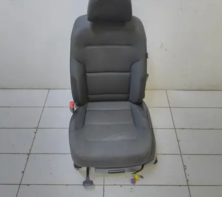 Volkswagen Golf VII Front driver seat 5G4881021J