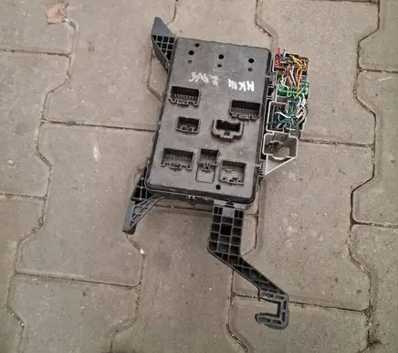Ford Mondeo Mk III Fuse module 487t14a073aa 4c0230896