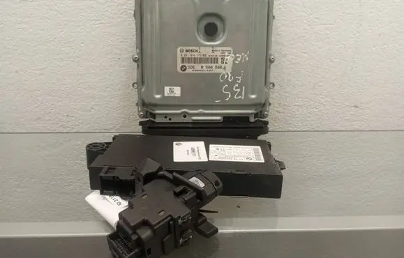 BMW 3 E90 E91 Engine control unit/module 8506566 0281016175 030021467