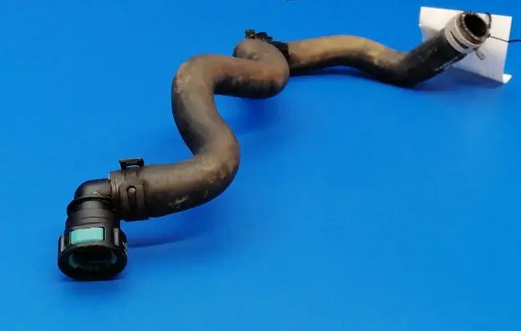 Land Rover Discovery 5 Engine coolant pipe/hose FPLA8K576CA