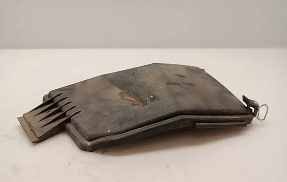 Mercedes-Benz C W203 Air filter box cover 2035450203