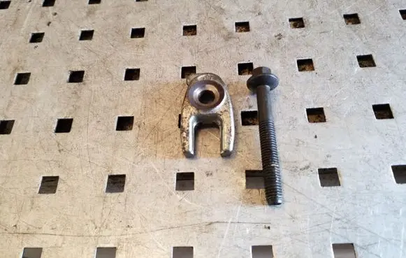Nissan Juke I F15 Fuel Injector clamp holder