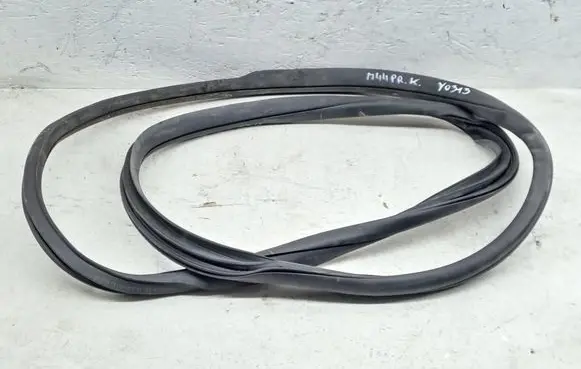 Mercedes-Benz C W205 Front door rubber seal A2056970051