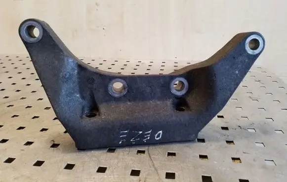Volvo XC60 Gearbox mounting bracket 