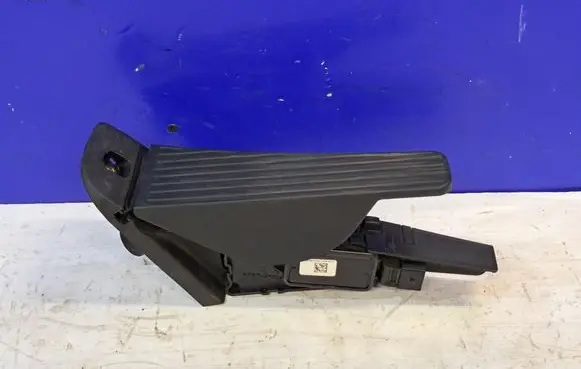 Volvo XC60 Accelerator throttle pedal 32212451 32269124