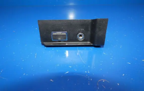 Volvo XC60 USB socket connector 