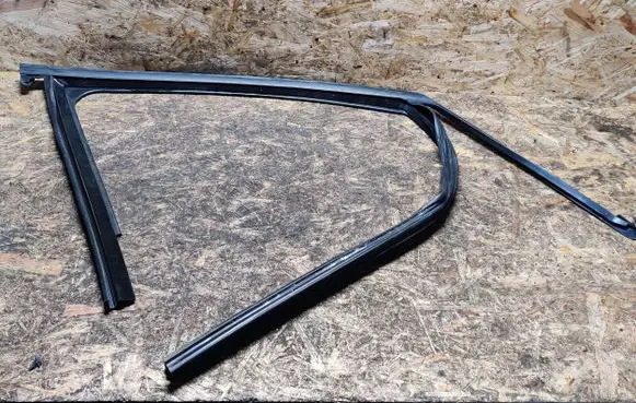 BMW 2 F45 Rubber seal front door (on door) 7326148 7298828 15310510