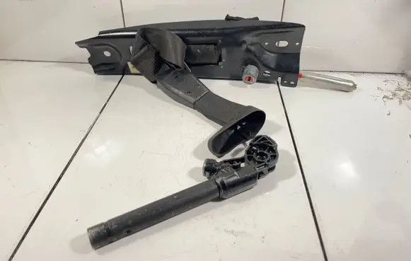 Volvo XC70 Front seatbelt 6069365r0e 3986504