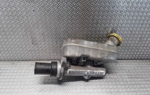 Chrysler Town & Country IV Master brake cylinder
