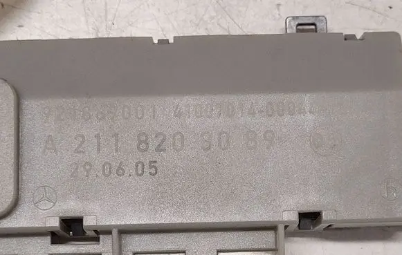 Mercedes-Benz E W211 Aerial antenna amplifier A2118203089 921869001