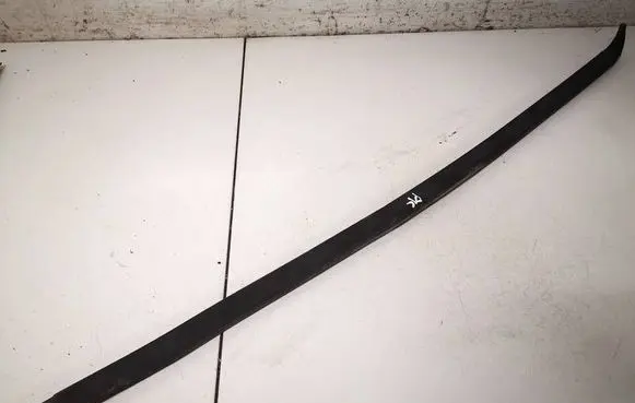 Volvo V70 Front door glass trim molding