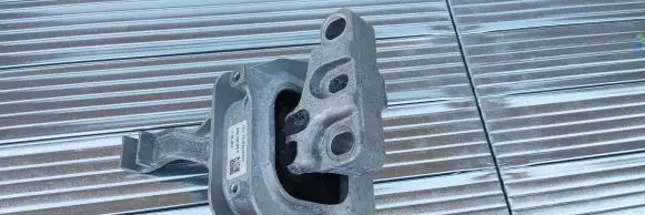 Volkswagen Touran III Engine mount bracket 5WA199262D 7PE8EB038505