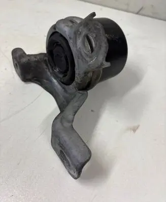 Volvo XC70 Engine mount bracket F4SWE 31257614 6G926F212ED