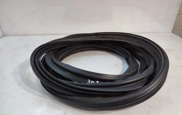 Hyundai Santa Fe Loading door rubber seal (on body) 