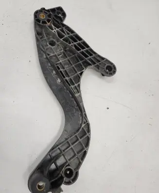Volkswagen PASSAT B8 Air filter cleaner box bracket assembly 3Q0129671
