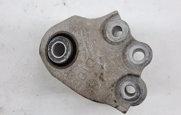 Mazda CX-3 Engine mount bracket A260225