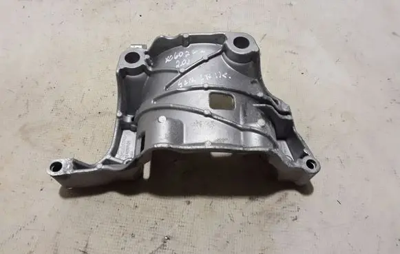 Volvo XC60 Generator/alternator bracket 31480101