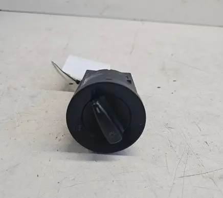 Volkswagen Golf IV Light switch 1C0941531