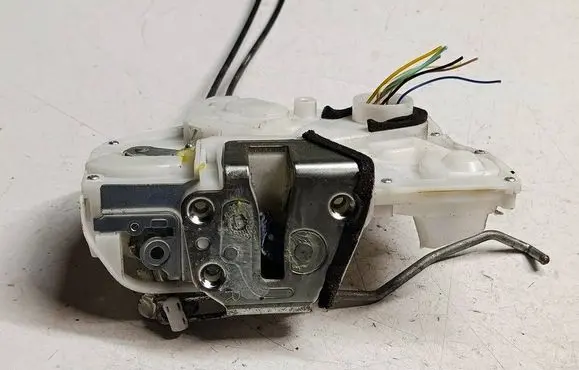 Suzuki SX4 S-Cross Front door lock 8220161MC0U6 8220161MC0