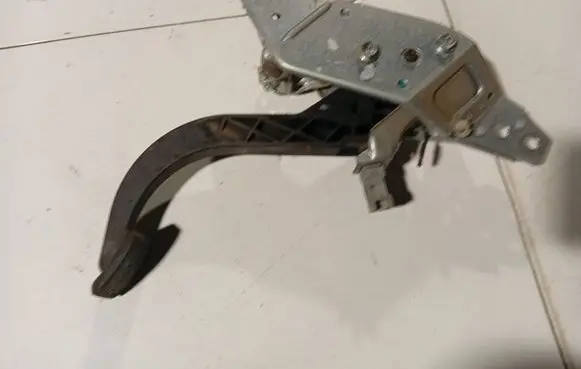 Opel Astra H Brake pedal