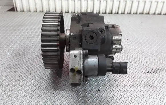 Mitsubishi Space Star Fuel injection high pressure pump 8200055072