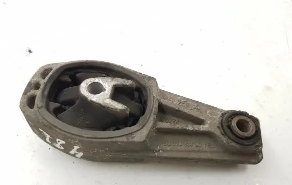 Peugeot 2008 I Engine mount bracket 9673005780