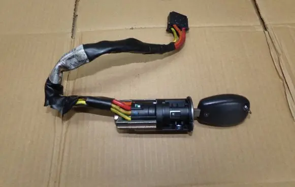 Dacia Sandero Ignition lock 